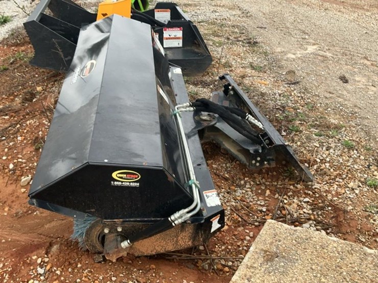 #177-•-2017-quick-attach-84"-angle-broom-image-4