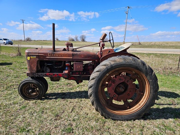 #526-•-farmall-h-tractor-image-2