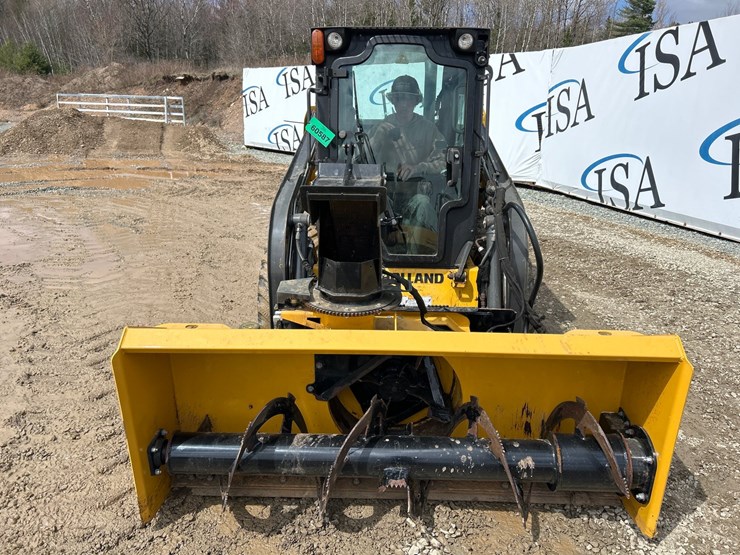 new-holland-l216-image-8