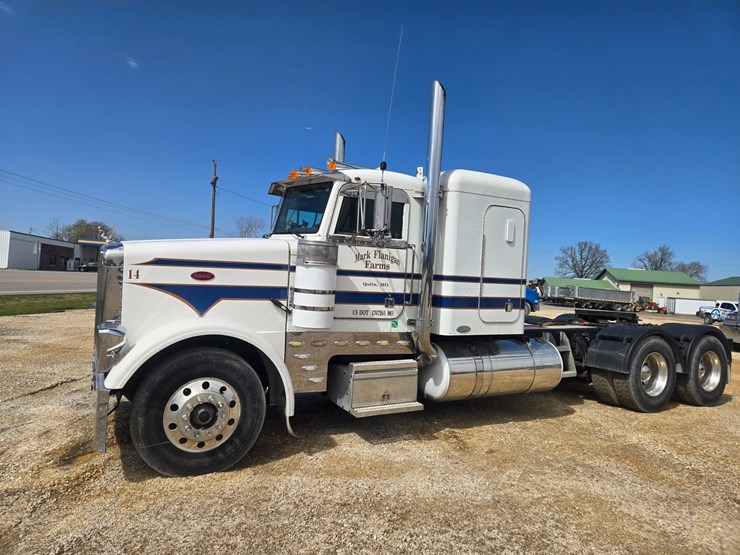 1996-peterbilt-377-image-5