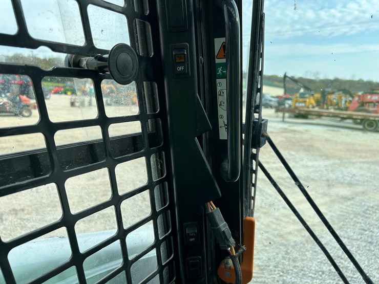 2022-bobcat-t770-image-26