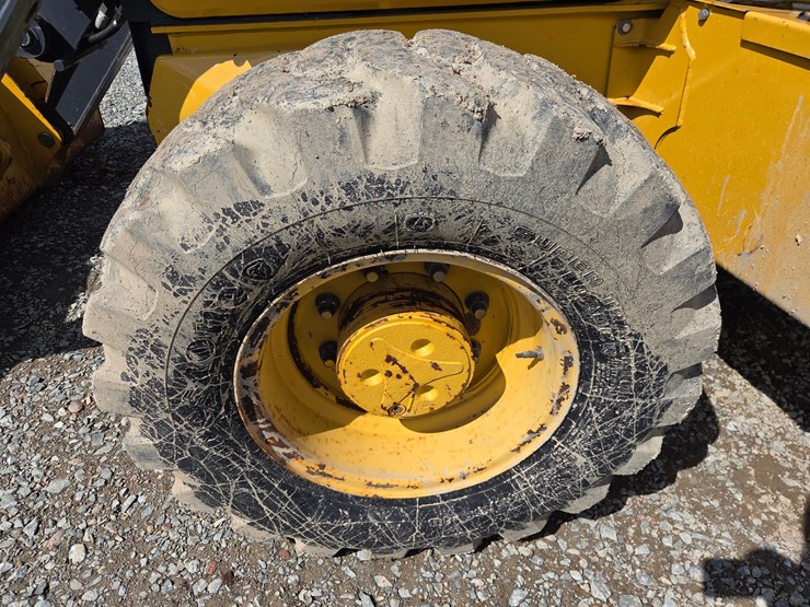 2019-deere-310-image-76