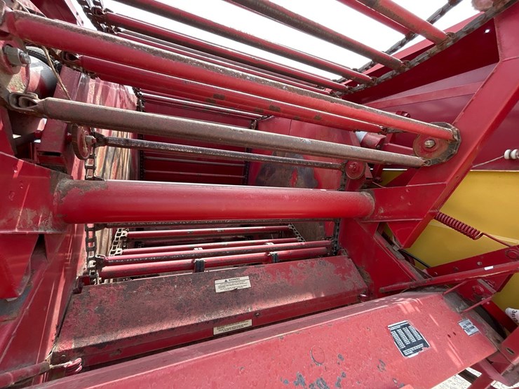 new-holland-853-image-8