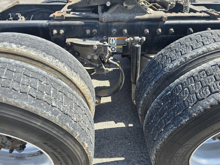 2017-peterbilt-579-image-66