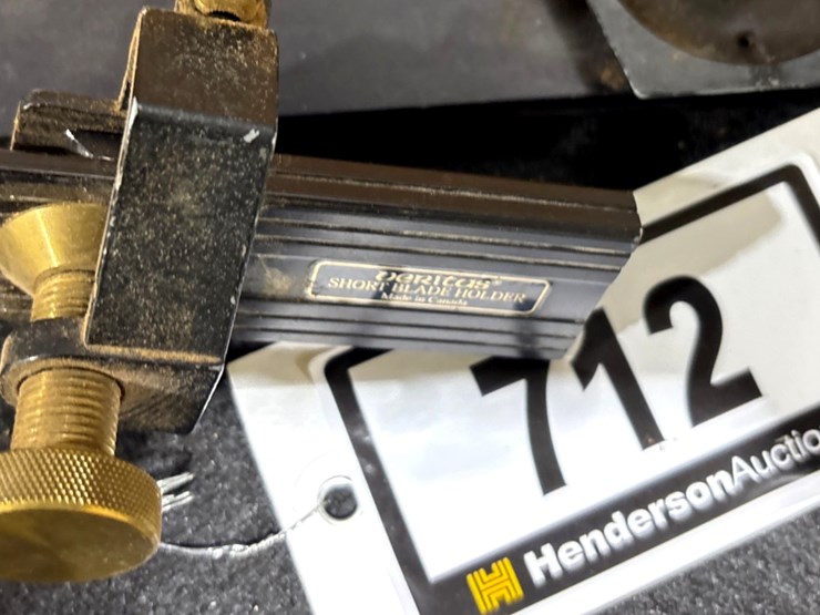 #712-•-short-blade-holder-image-2