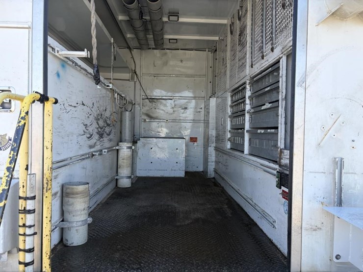 2012-ford-f550-image-10