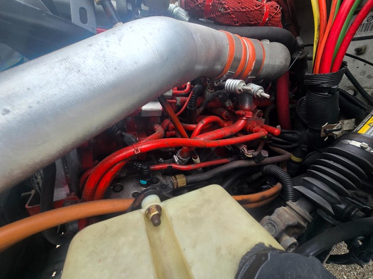 2012-freightliner-m2-106-image-34