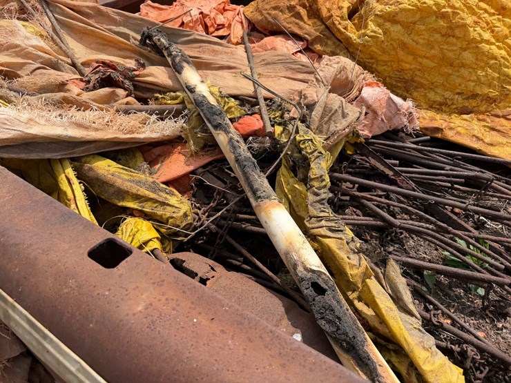 #45266-•-8.5'-bed-trailer-w/levee-spills-image-16