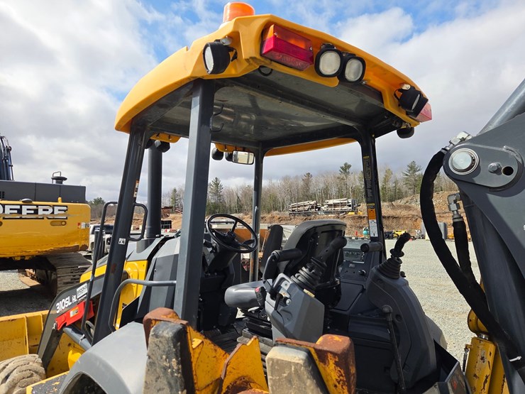2019-deere-310-image-59