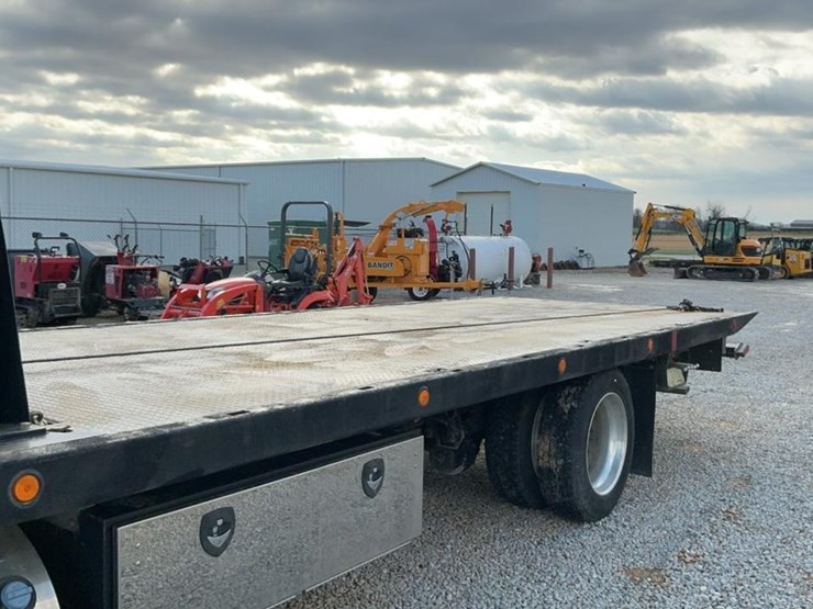 2021-peterbilt-337-image-39