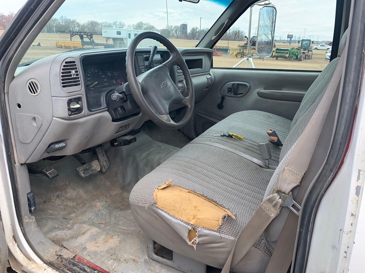 2000-chevrolet-c3500-pickup-image-9