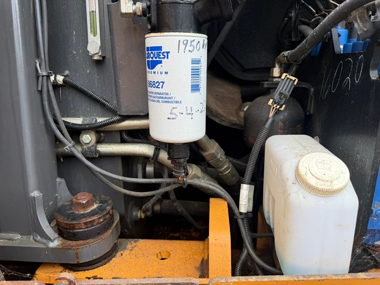 2016-case-1650m-image-55