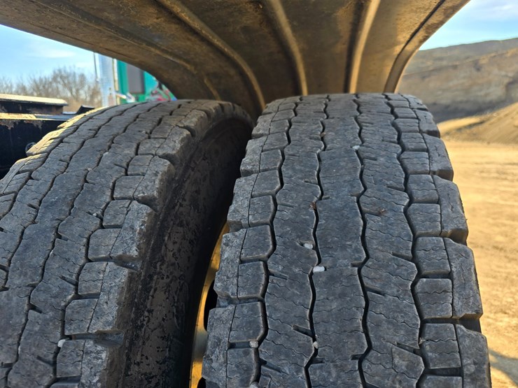 2019-peterbilt-567-image-87