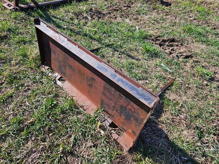 #553-•-dual-prong-bale-spear-image-6