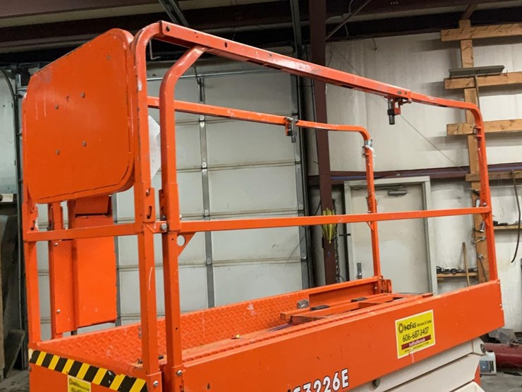 #403-•-2017-snorkel-26'-scissor-lift-image-12