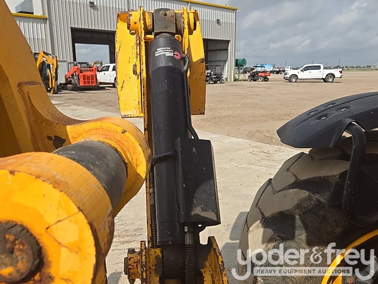 2017-jcb-510-56-image-27