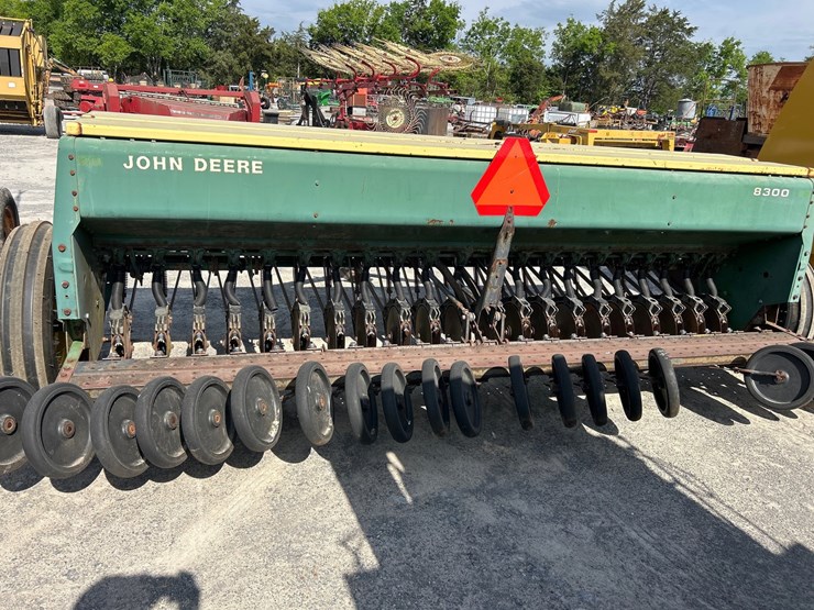 john-deere-8300-image-8