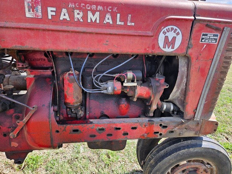#525-•-farmall-super-m-tractor-image-13