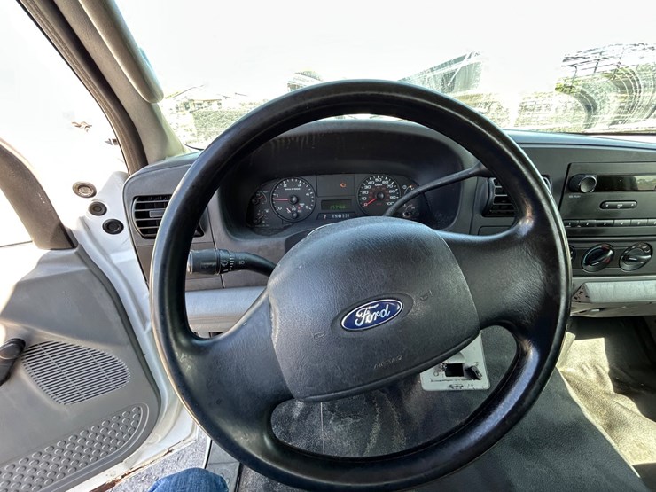 2005-ford-f550-image-10