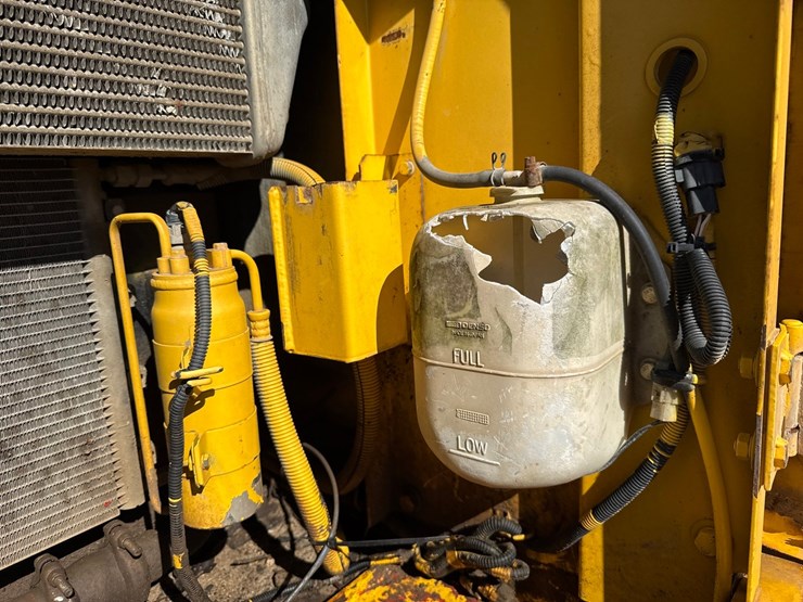 new-holland-eh160-image-47