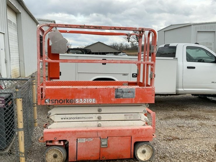 #414-•-2019-snorkel-19'-scissor-lift-image-2