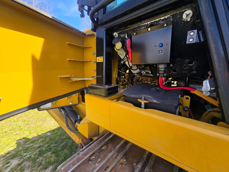 2014-caterpillar-953d-image-43