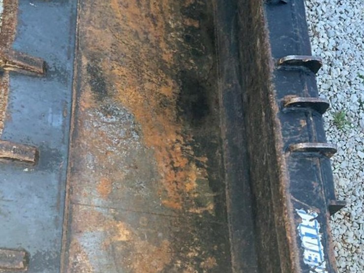 #150-•-blue-diamond-72”-bucket-image-6