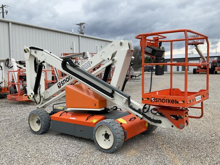 #310-•-2019-snorkel-38'-articulating-lift-image-6