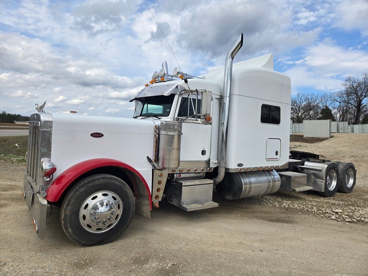 2000-peterbilt-379-image-4