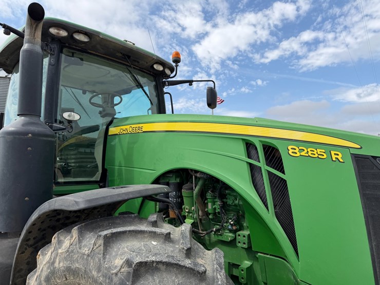 2012-john-deere-8285r-image-37