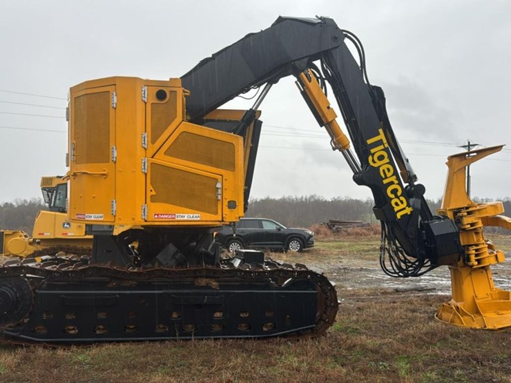 2010-tigercat-lx822c-image-6