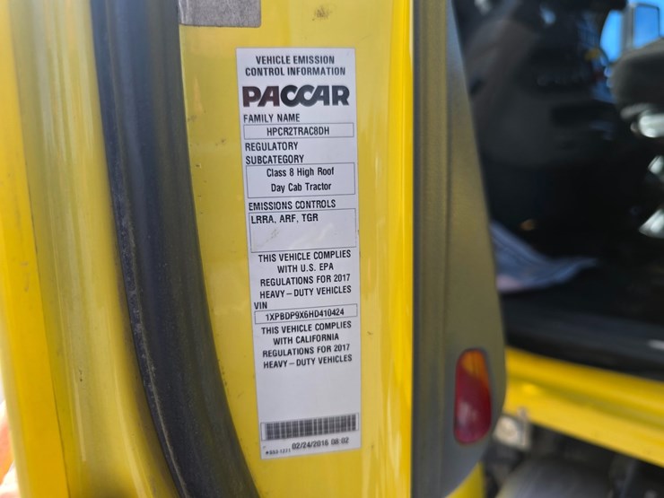 2017-peterbilt-579-image-40