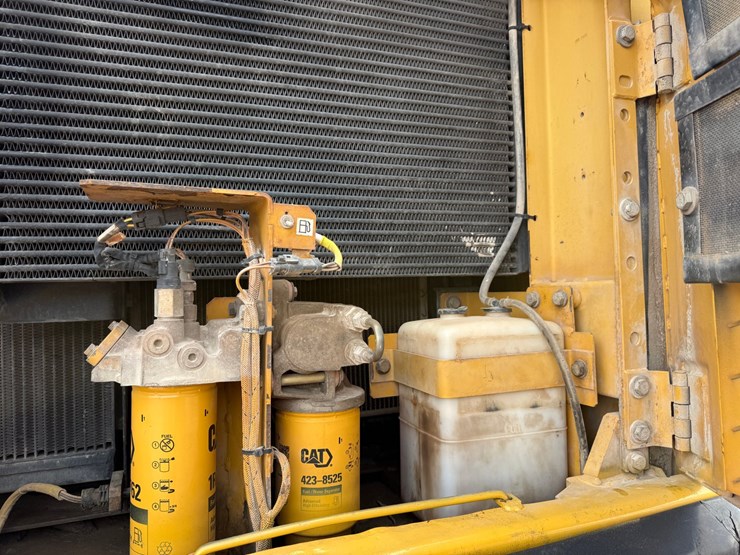 caterpillar-330d-image-51