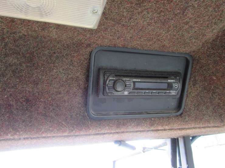 new-holland-tr96-image-44