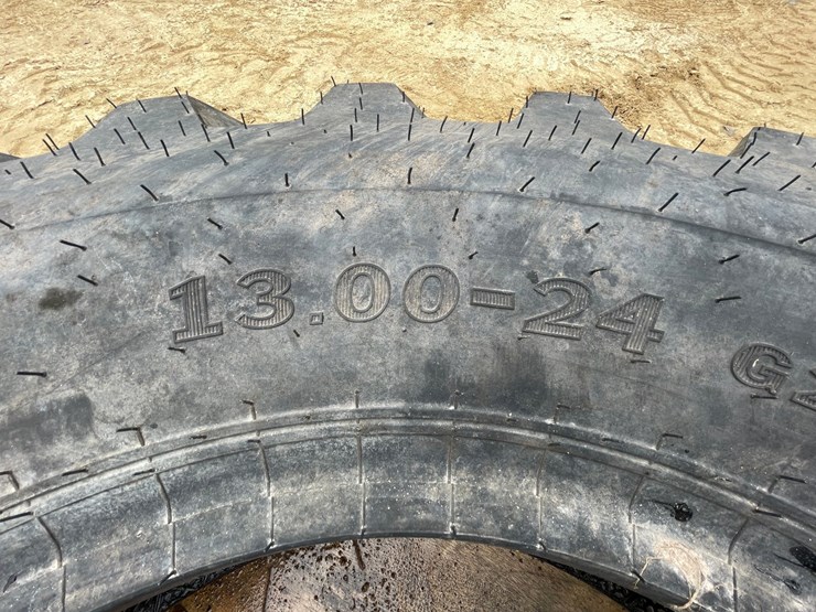 #7543-•-alliance-brand-telehandler-tire-image-7