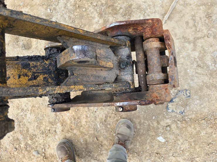 2005-caterpillar-420d-image-67