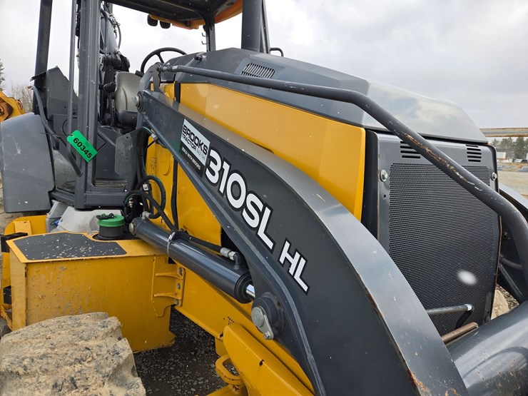 2019-deere-310-image-16