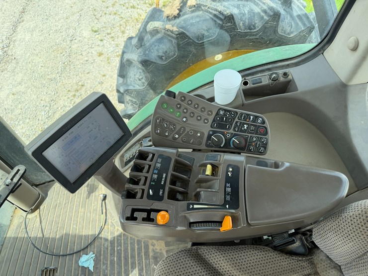 2012-john-deere-8235r-image-61