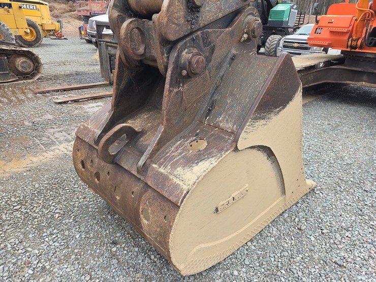 hitachi-zx330-lc-image-13