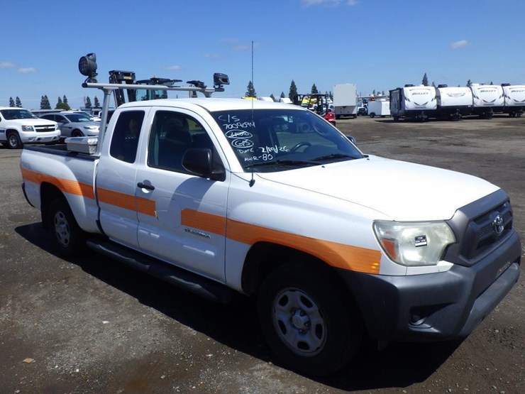 2013-toyota-tacoma-image-2