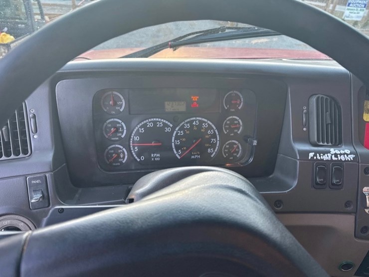 2005-sterling-l7500-image-12