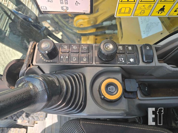2019-caterpillar-320-image-19