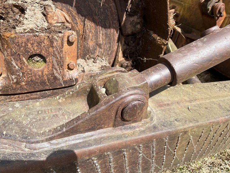 caterpillar-d7-image-24