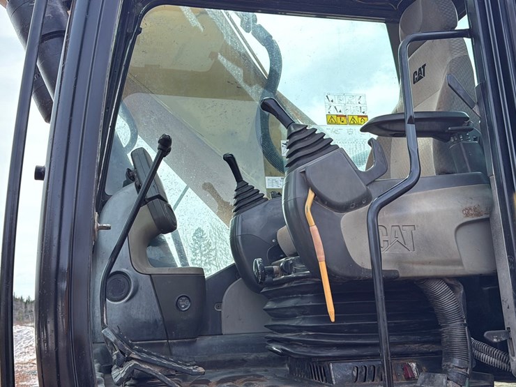 caterpillar-330d-image-97