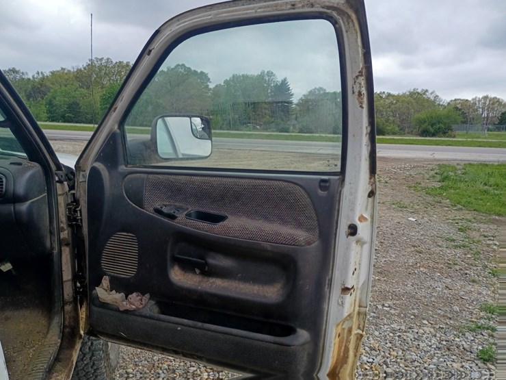 2000-dodge-ram-3500-image-37