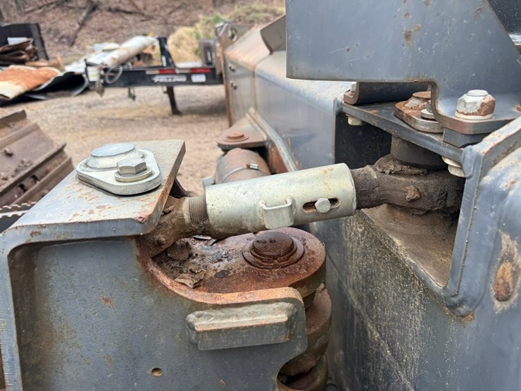 2016-case-1650m-image-14