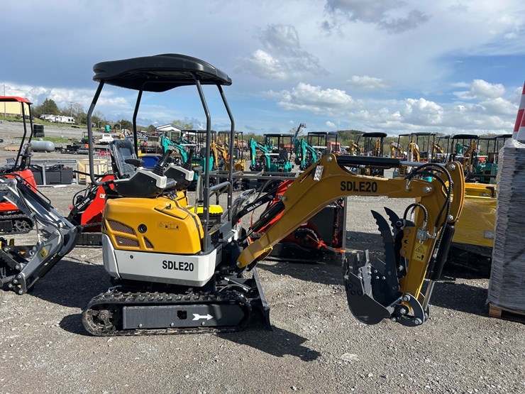 #99-•-2026-sdlanch-sdle20-diesel-mini-excavator-image-1