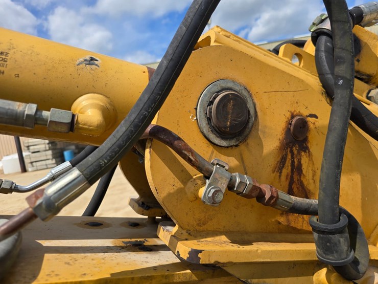 2005-caterpillar-420d-image-52