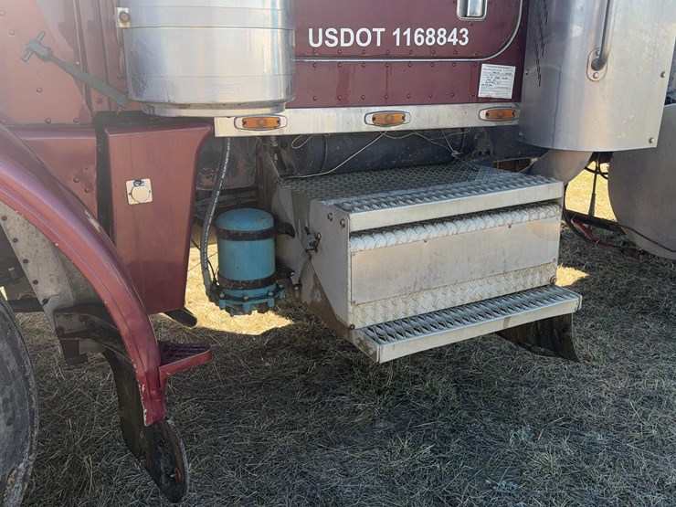 1986-peterbilt-359-day-cab-image-28