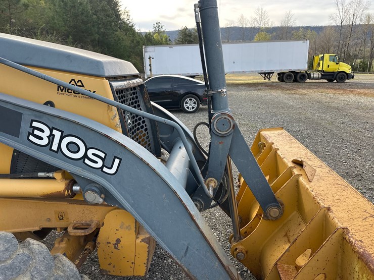 2011-deere-310sj-image-15